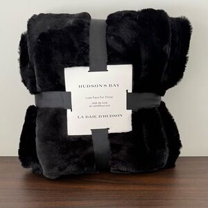 Hudson's Bay Luxe Faux Fur Throw - Black